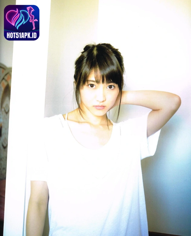 Yumi Wakatsuki-Hot51